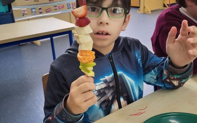 The children in Room 8 created some fruit skewers